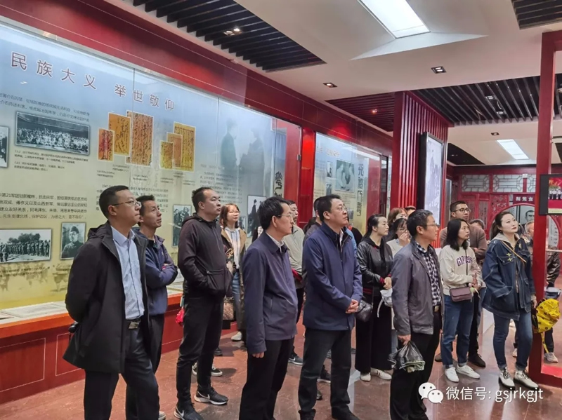 天水市政府金融辦、甘肅金控天水擔保公司、天水卓雅服飾公司黨支部聯(lián)合舉行主題黨日活動