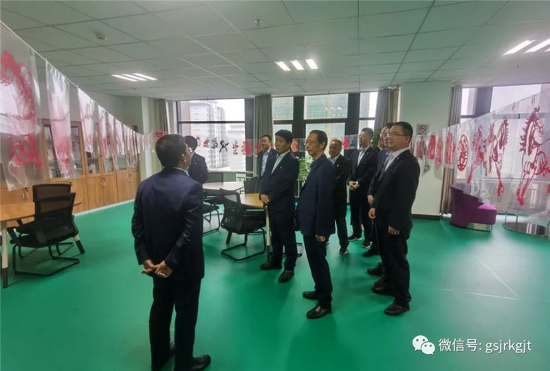 傳承經(jīng)典藝術(shù) 弘揚核心價值——金控定西擔(dān)保舉辦員工剪紙展覽活動